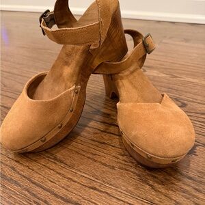 House of Harlow 1960 Tan Suede Platform Clogs with Studs Size 8.5